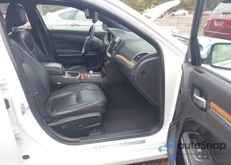 2019 Chrysler 300 300C z USA, uszkodzony, nr VIN 2C3CCAPT1KH556122